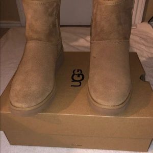 Ugg Winter Boots Brown Size 6.5 WMN New with Box